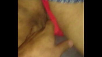 Tocando la vagina de mi esposa amateur