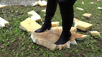 Crush a mattress with long boots