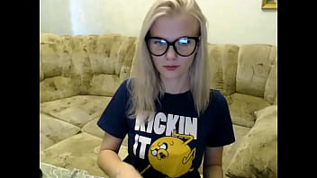 AvidCams.com/Miss Julia Cute Latvian Teen Girl Not Playing Fortnite