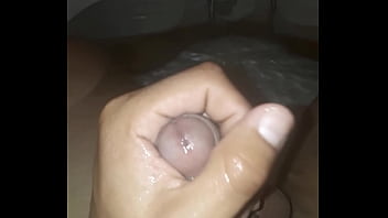 Masturbacion en la ba&ntildeera
