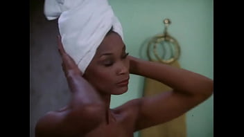 Kolchak The Night Stalker: Sexy Ebony Shower Girl HD