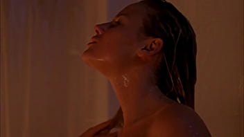 Tania Saulnier: Sexy Shower Girl (Shower Scene) Smallville (English &amp Spanish)