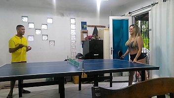 Ninfeta fadamel fode gostoso na mesa de ping pong Grava&ccedil&atildeo da grava&ccedil&atildeo