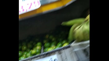 Gostosas no supermercado