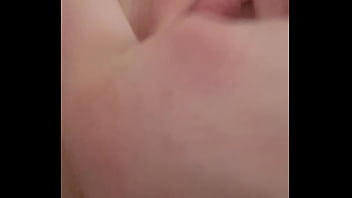 Blonde pussy Fingern