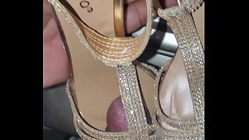 mechanic found sparkly heels in soccer mom van