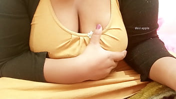 Sexy hyderabadi aunty big boobs