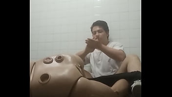 Me Intento Culiar a una mu&ntildeeca sexy de mi Universidad