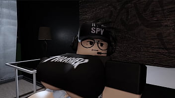 Roblox girl couldn&#039t sleep, so she had some fun with his bf&#039s cock while he was asleep