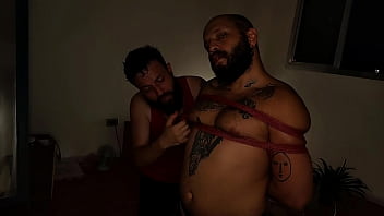 Sess&atildeo de Shibari com o Capit&atildeo Rosa Inteiro no Red