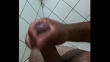 Batendo uma no banho