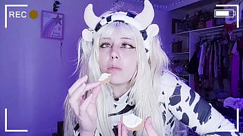 můj vlastn&iacute kravsk&yacute oblek, ml&eacuteko a su&scaronenky mi přin&aacute&scaron&iacute potě&scaronen&iacute ahegao