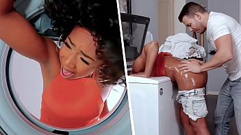 Touching my Girlfriend&#039s Black sMom Stuck in the Washing Machine MILFED