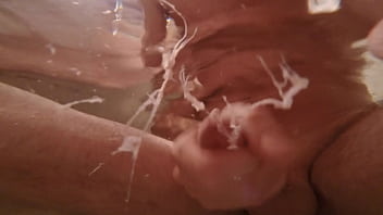 Cumming in the bathtub, underwater view